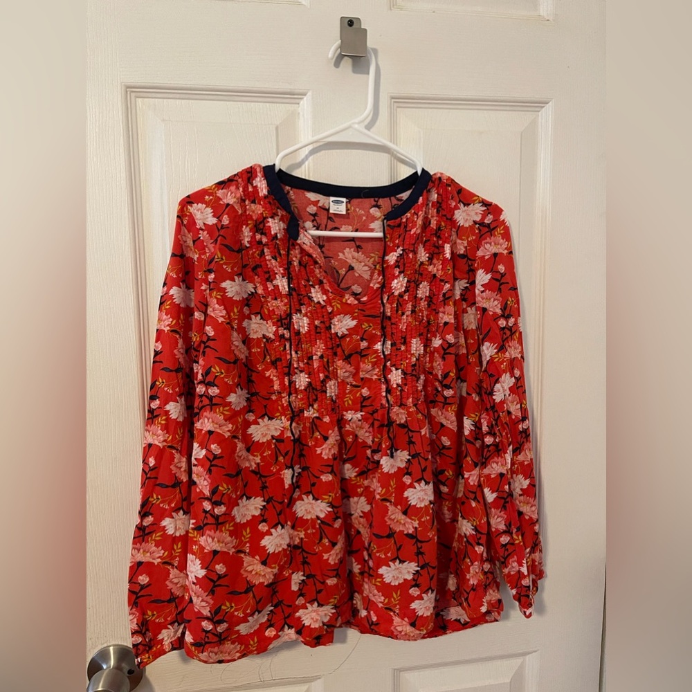 Old Navy floral long sleeve top size Medium